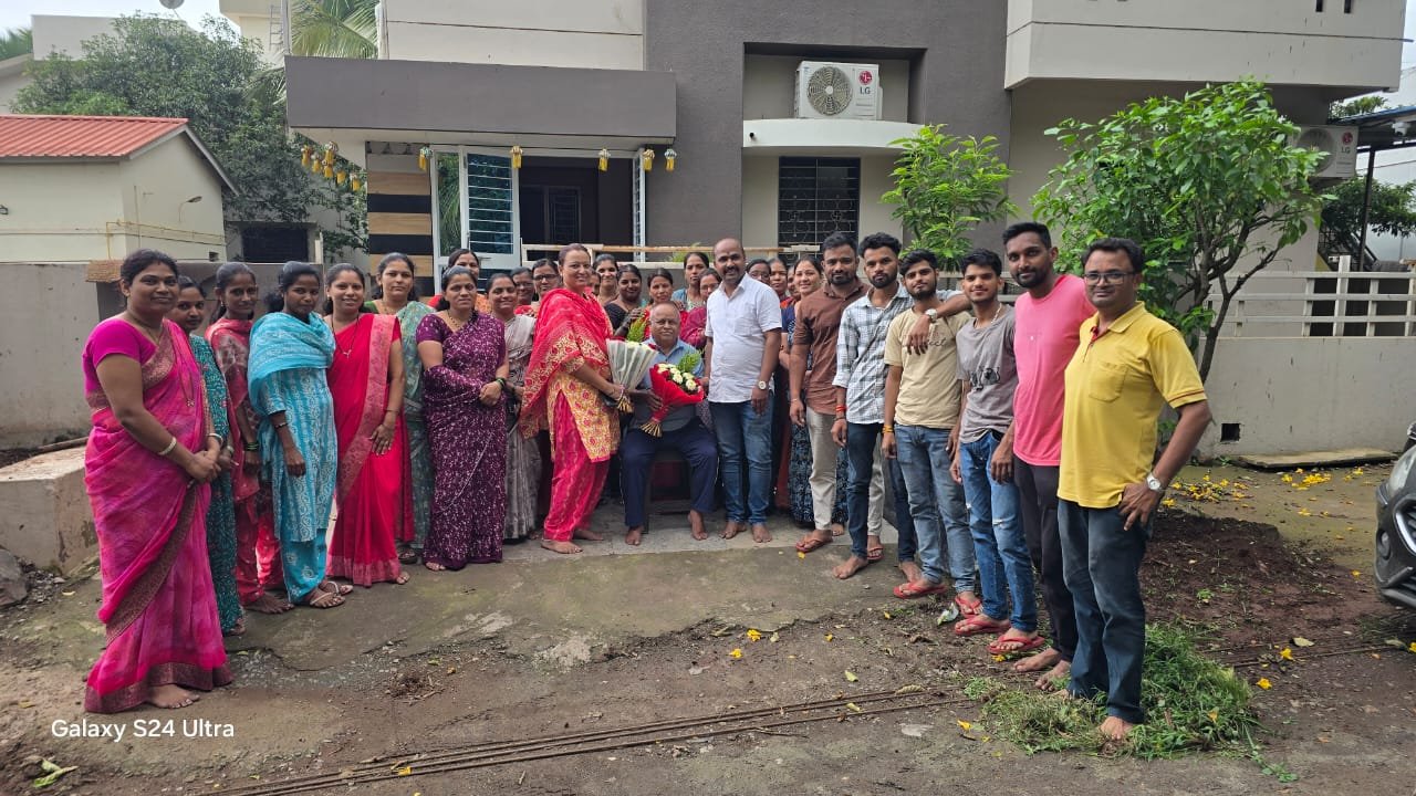 The extended Vanshika Silver Art family