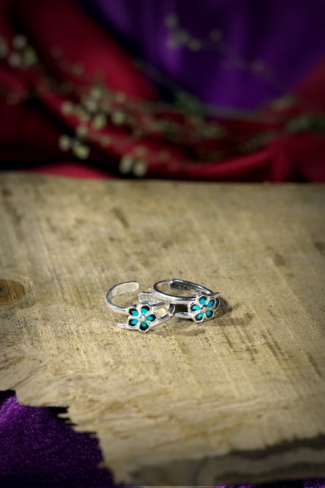 Peacock-shaped silver toe ring with enamel plumes